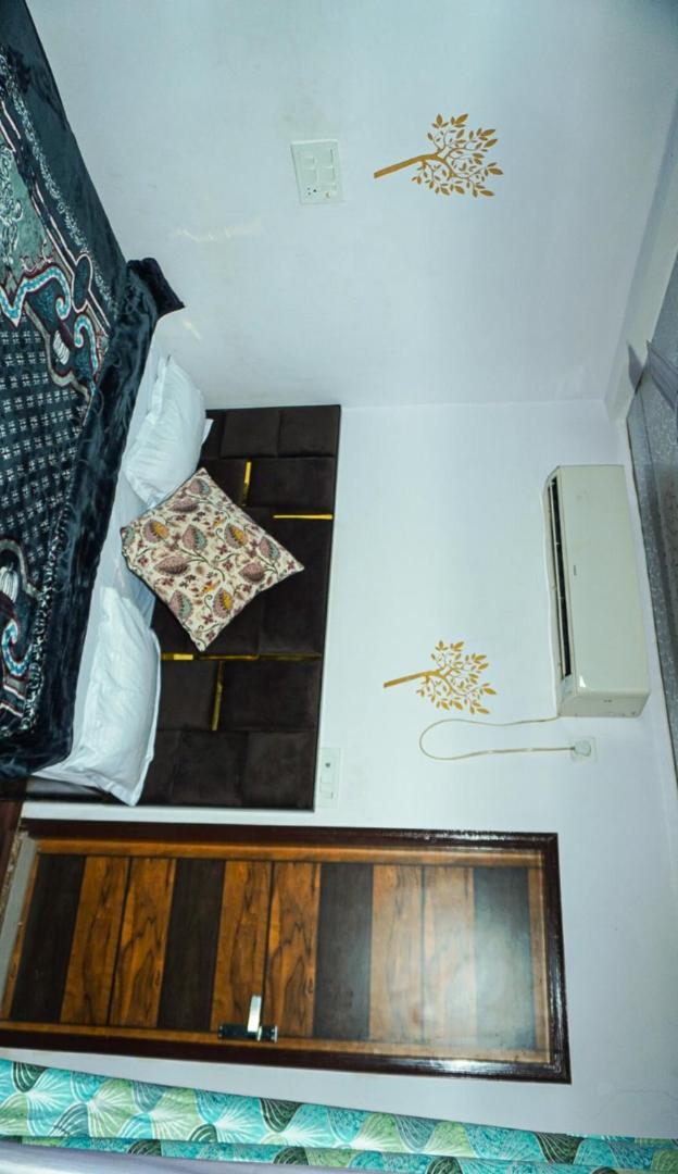 Flips With Mykonos Guest House Nowe Delhi Zewnętrze zdjęcie